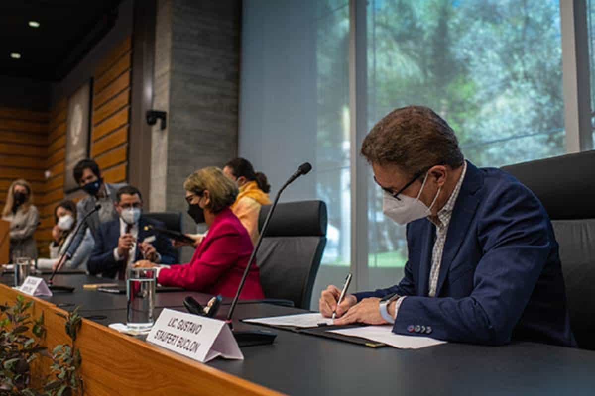 Firman convenio para impulsar turismo en Jalisco