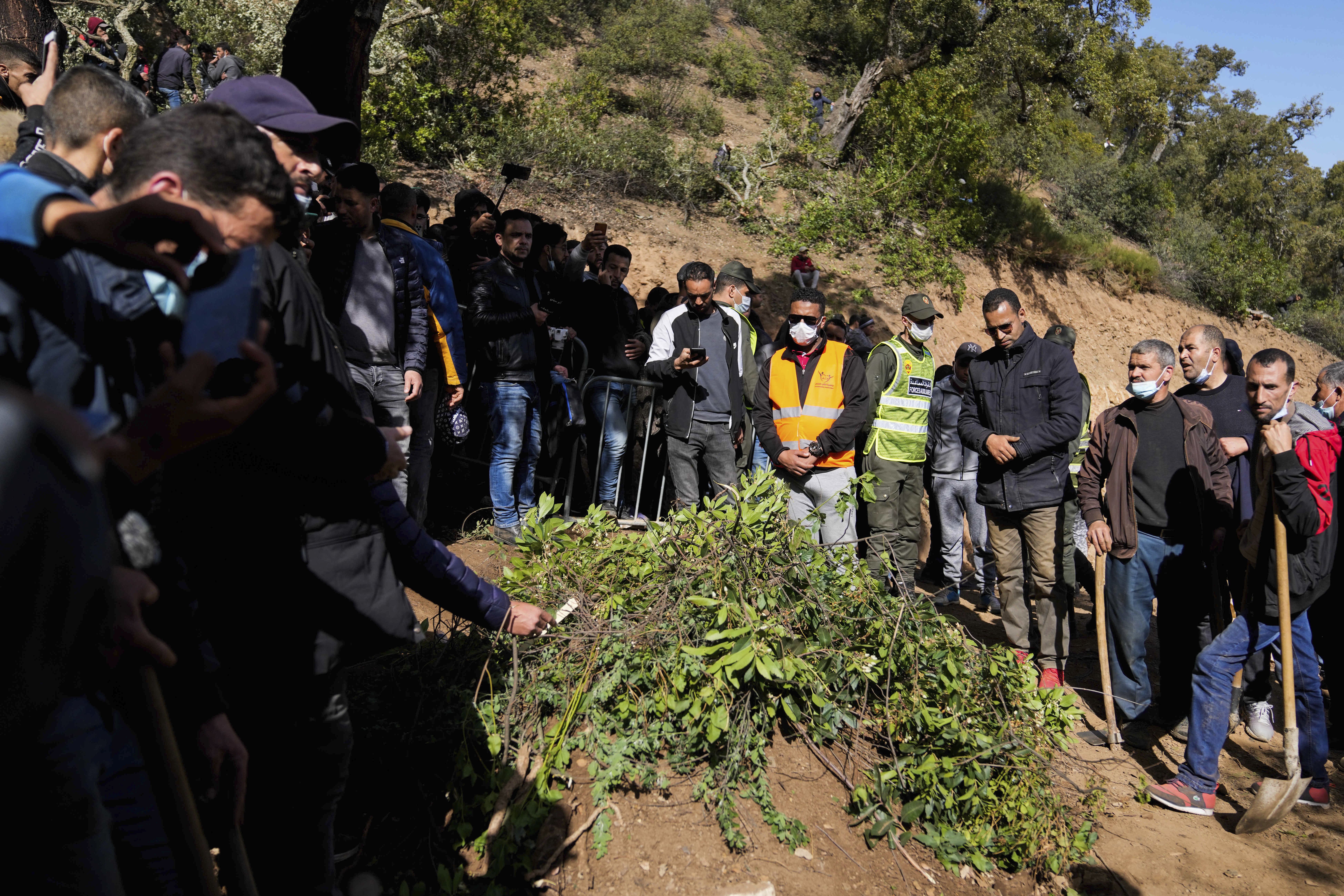 Sepultan a niño que murió tras caer en pozo