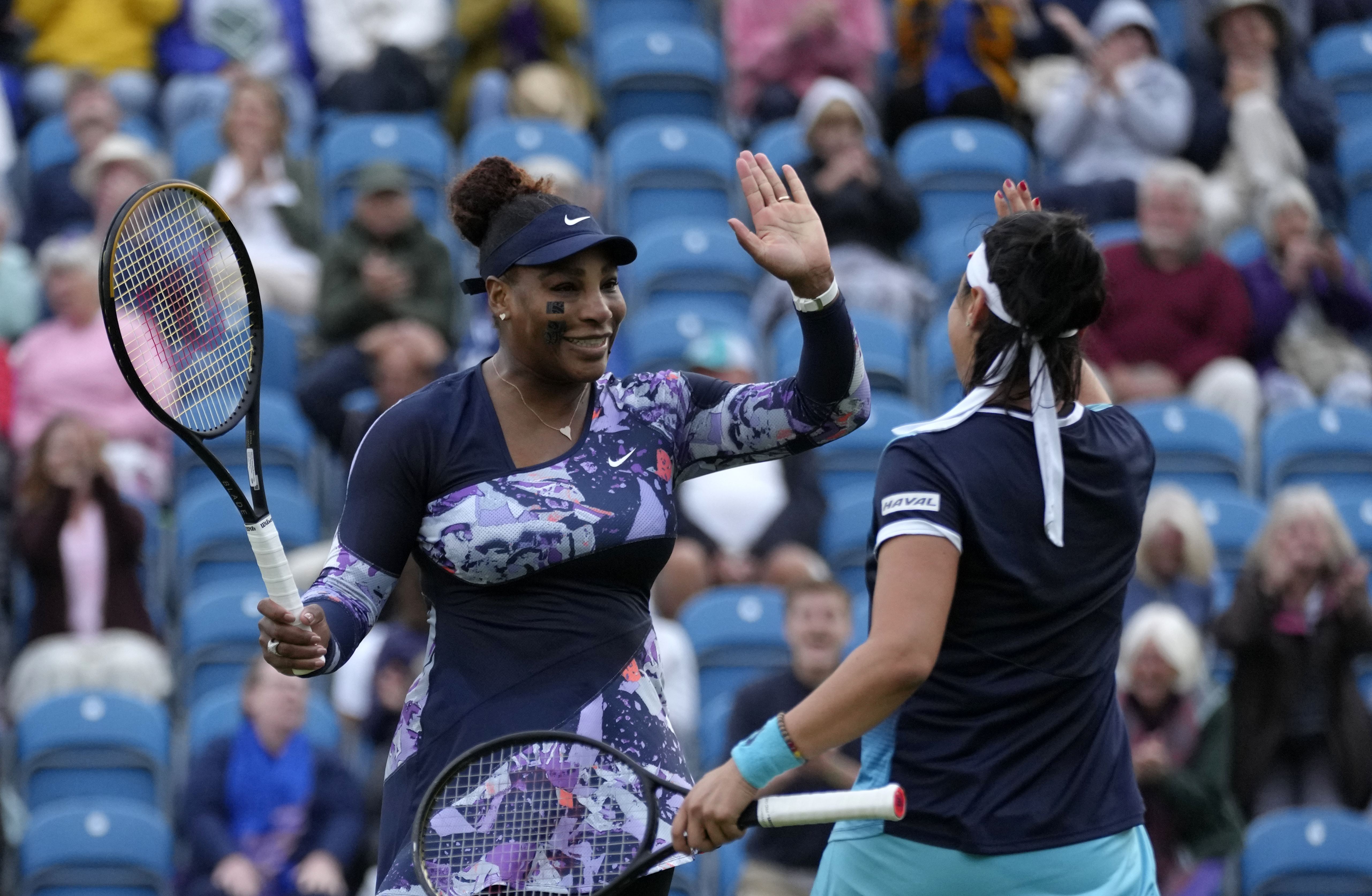 Serena Williams gana primer partido tras un año sin jugar