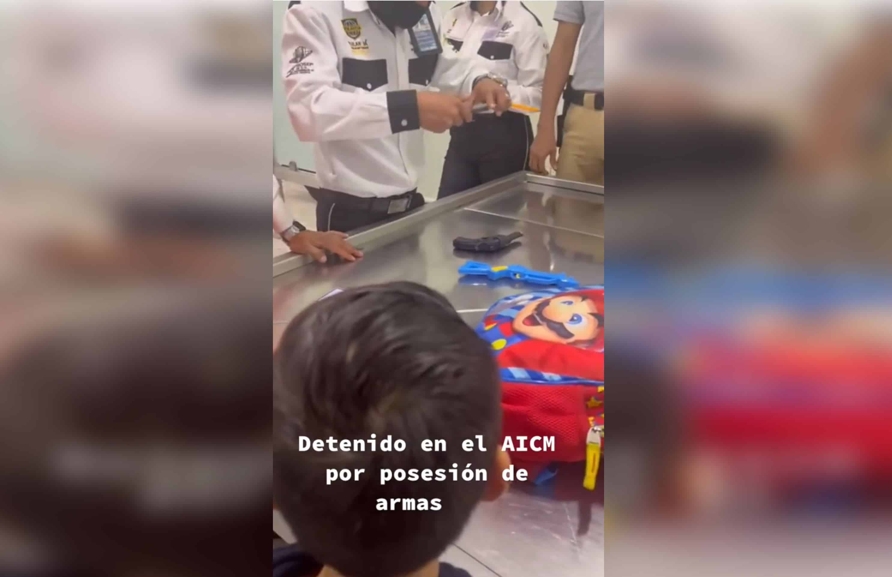 Detienen a niño en AICM por posesión de armas de juguete