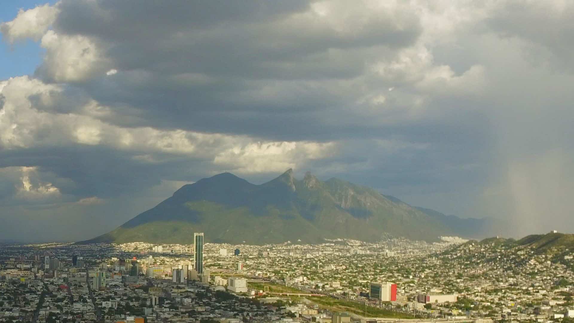 Amanece Monterrey con calidad 'regular' en el aire