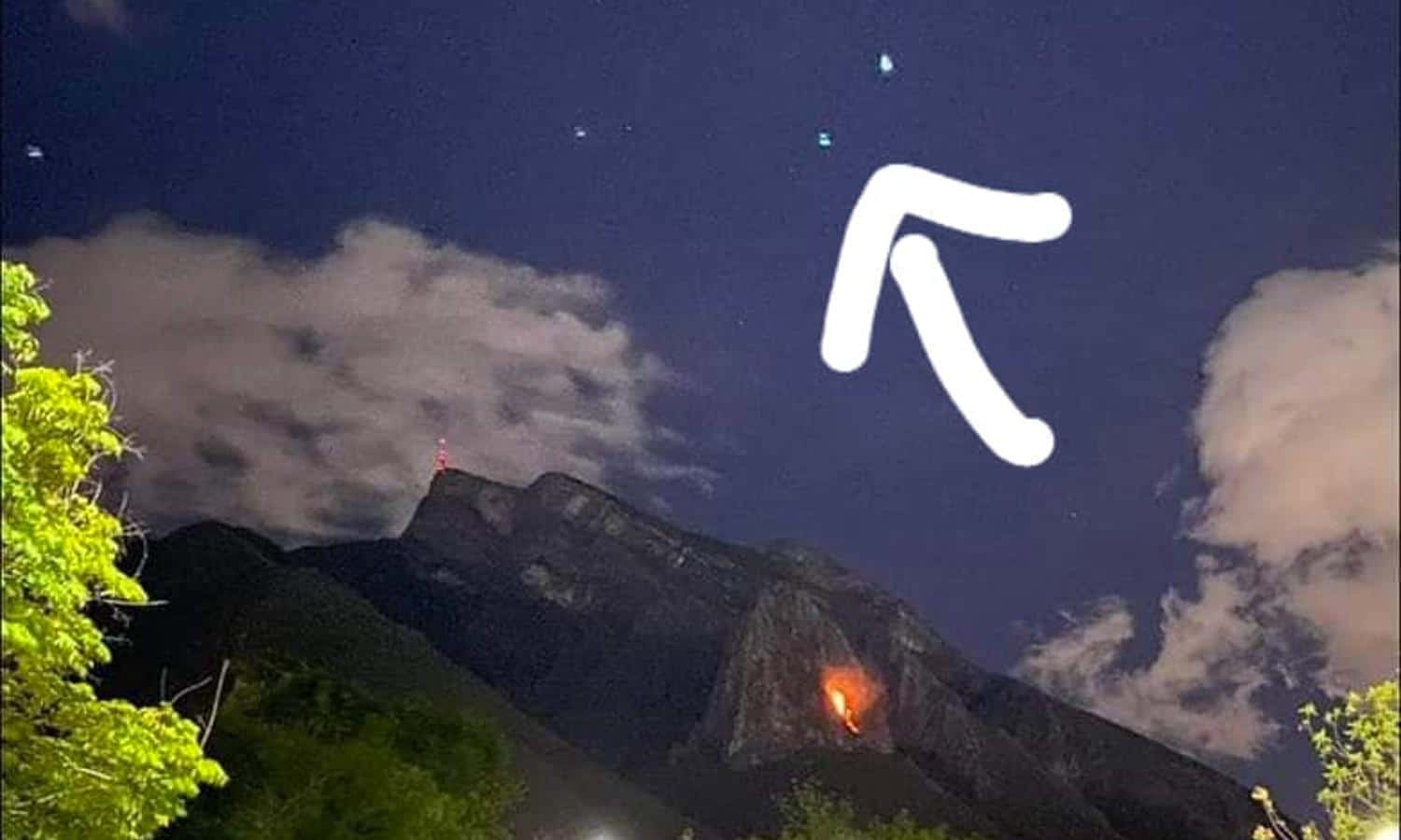 Supuestos OVNIS sobrevuelan Cerro de la Silla
