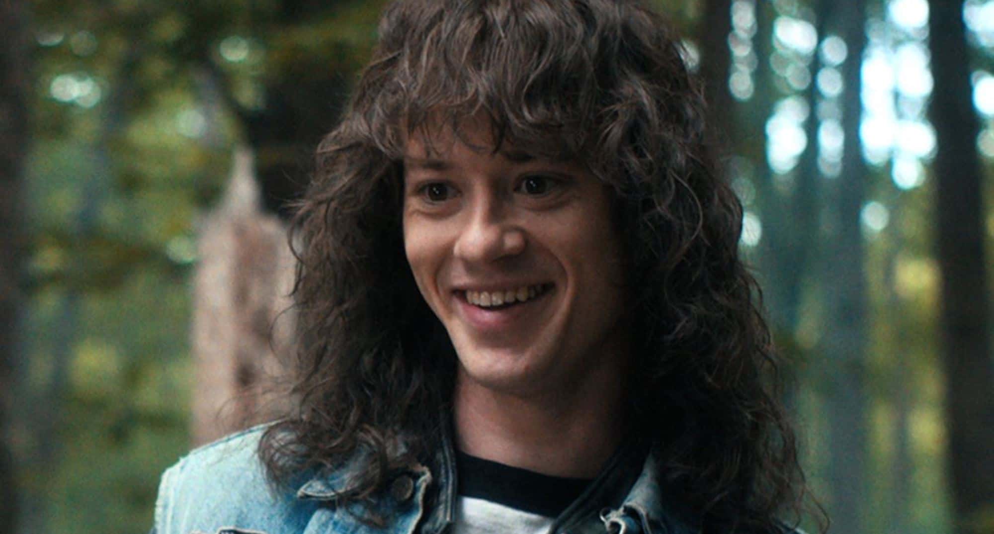 'Eddie Munson' cumple su sueño de tocar con Metallica